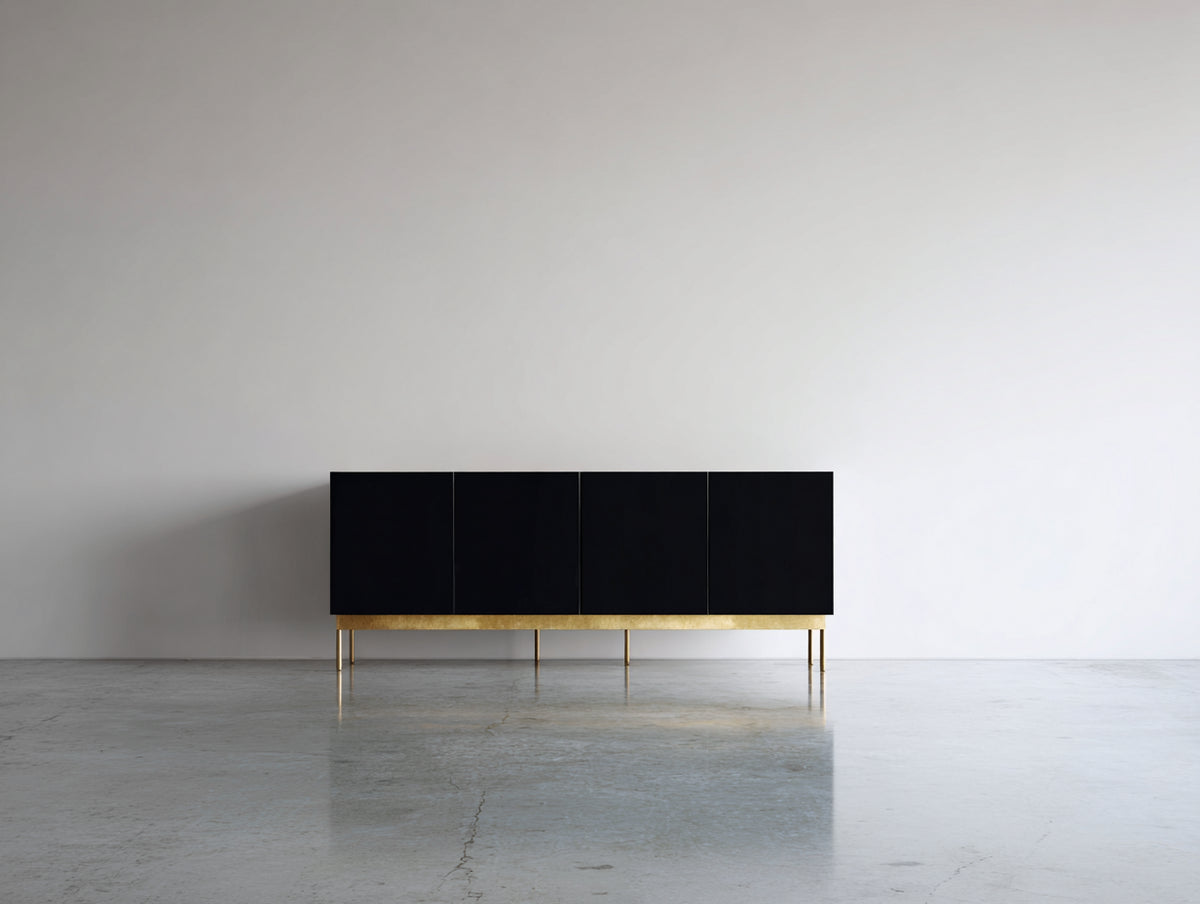 Mueble recibidor de madera manufacturada 160x40x75 cm - Negro-Dorado - Diseño moderno con 4 puertas y patas metálicas